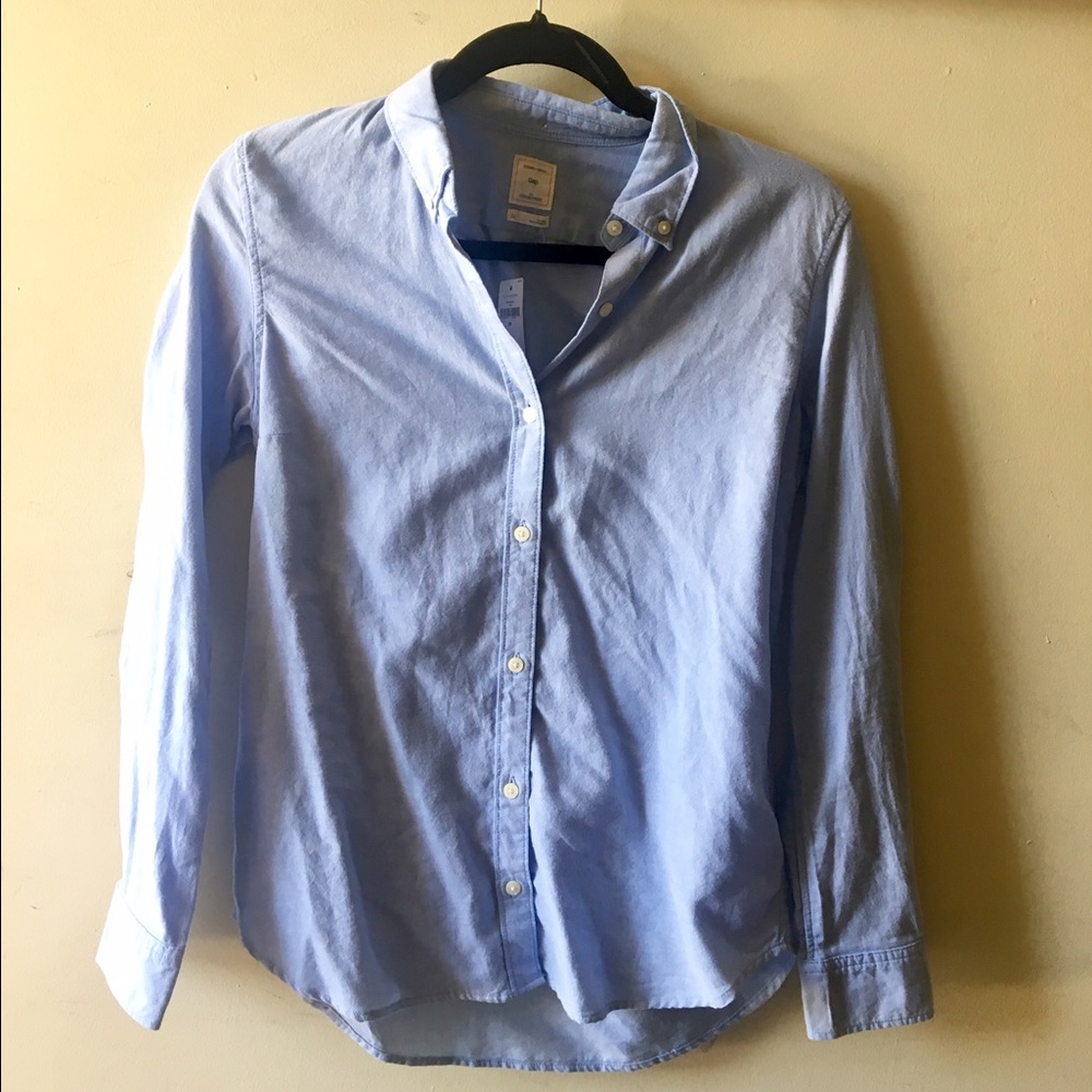 NWOT GAP FITTED OXFORD ✨